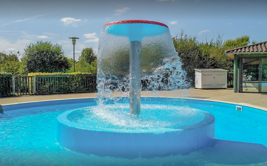 camping avec piscine en charente camping des lacs